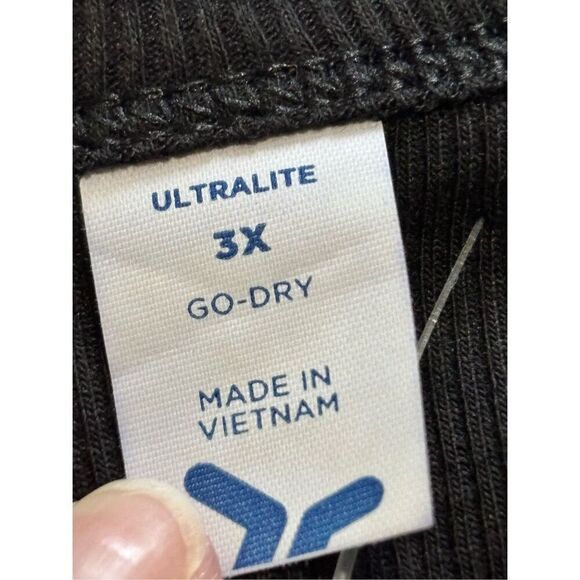 Old Navy plus size bundle of tank tops white black camo green size 3X - Picture 3 of 7